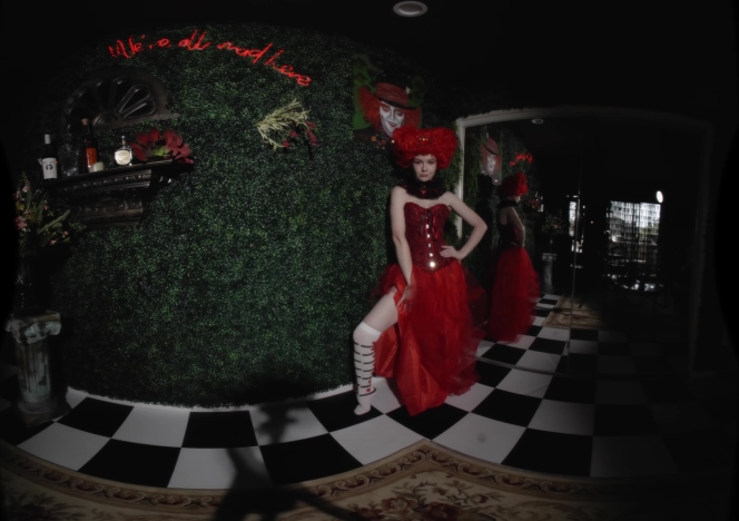 queen_of_hearts_vr